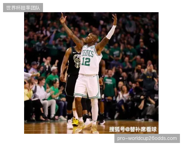 亚当斯不仅是防守悍将，其稳定的出球能力是美国队由守转攻的第一发起点。